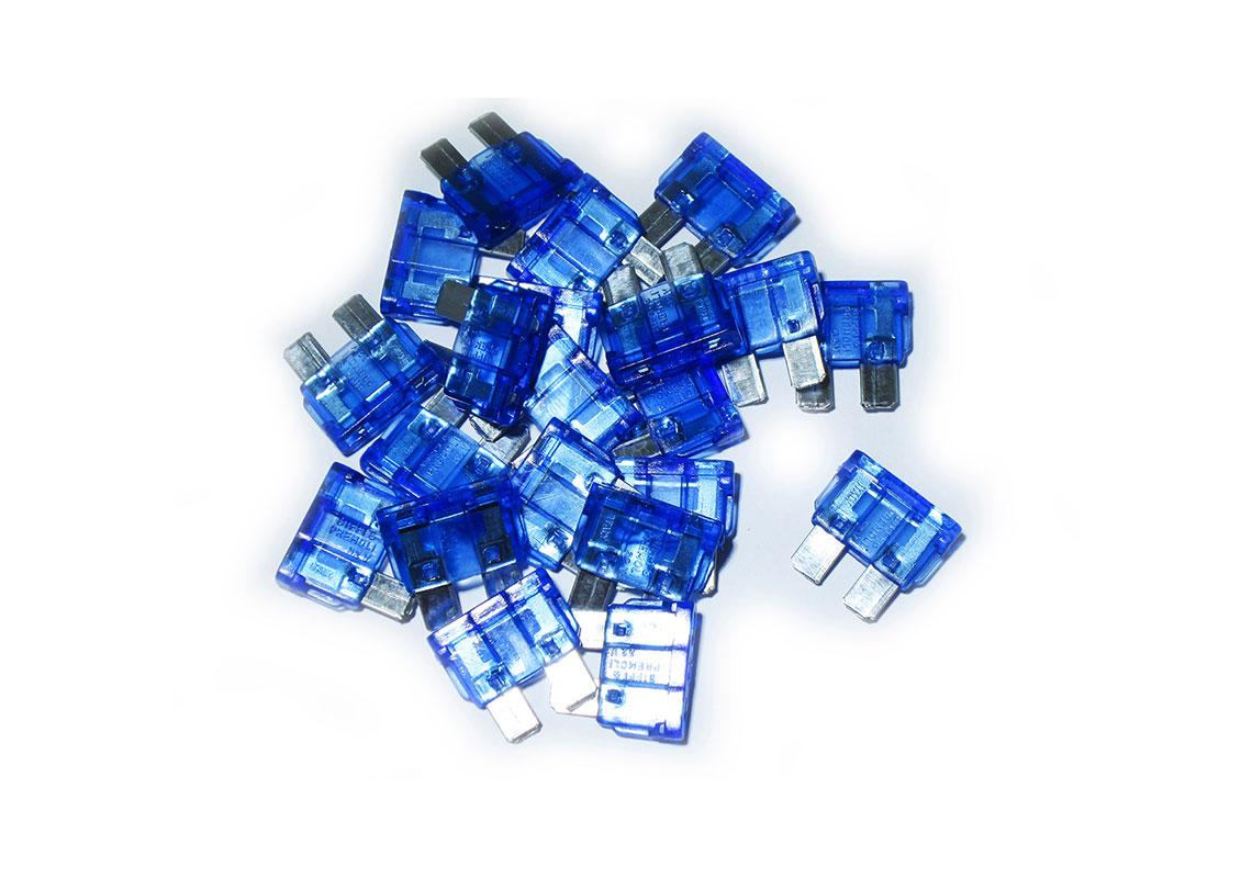 100 FUSIBLES BLEU PÂLE LAMELLAIRES ENFICHABLES 15A